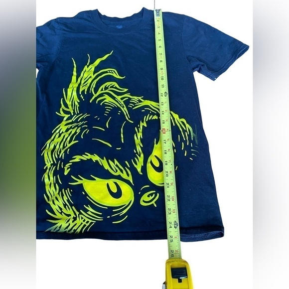 The Grinch Shirt Universal Studios Black Tee with Neon Green Graphic Design - Picture 10 of 10